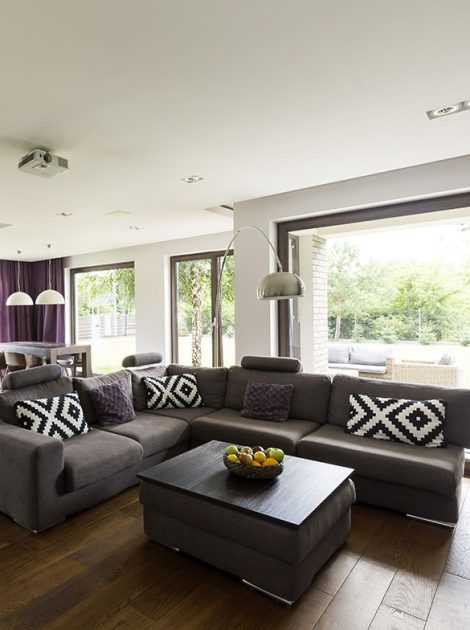 modern-house-with-white-walls-2021-08-26-15-43-33-utc