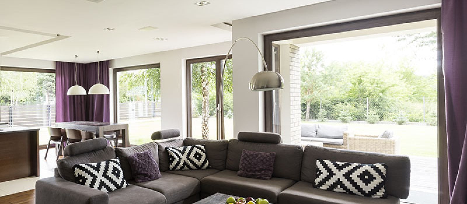 modern-house-with-white-walls-2021-08-26-15-43-33-utc